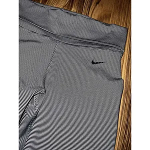 Nike Women's Capri Leggings‎ Size small s thumbnail 2