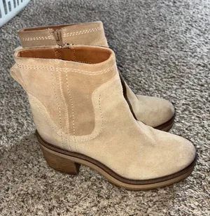 Tan Boots Size 7.5 thumbnail 1