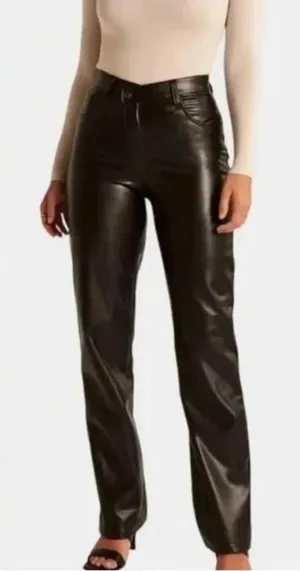 Abercrombie the 90s Straight Ultra High-Rise Black Crossover Leather Pants thumbnail 1