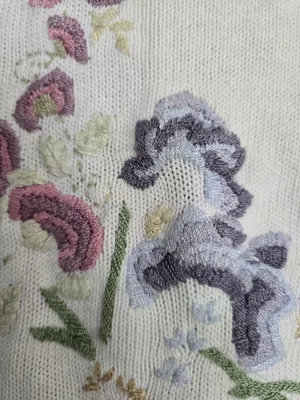 White Floral Embroidered Button thumbnail 5