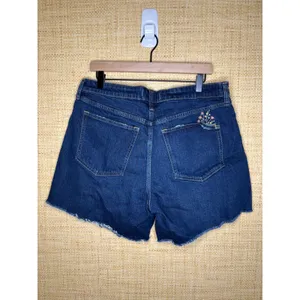Abercrombie & Fitch Curve Love High Rise Dad Short 32 Dark Wash Floral thumbnail 3