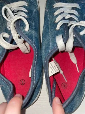 Woman’s blue and white sneakers size 9 thumbnail 4