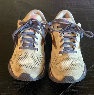 Brooks Ghost 15 Women’s Running Shoes Size 6 EUC thumbnail 1