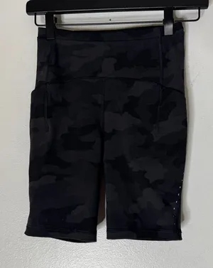 Lululemon Black Camp Side Pocket Pockets Biker Shorts‎ Size 2 thumbnail 1