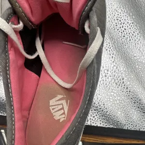 Vans‎ Women's Size 8 Gray Canvas Lace-Up Sneakers Pink Lining Casual Shoes thumbnail 3