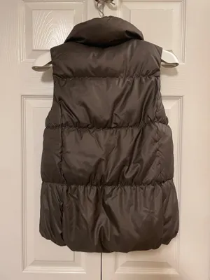Gap Women’s Quilted Down Filled Puffer Vest in Dark Brown Size Small thumbnail 7