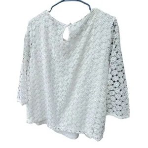 Fair Lady size XL relaxed fit daisy lace overlay top. thumbnail 3