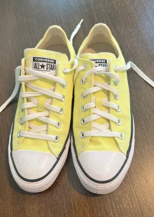 Yellow converse thumbnail 1