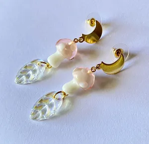 Handmade Kawaii y2k fairy pink mushroom & leaf glass beads moon dangle earrings🍄🌈💕 thumbnail 1
