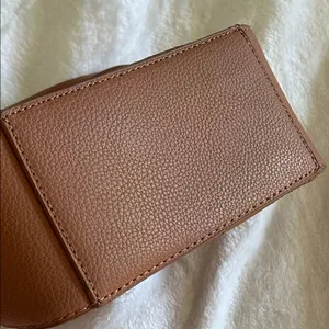 NWOT/ Never Used Steve Madden Tan Embossed Crossbody Bag thumbnail 8