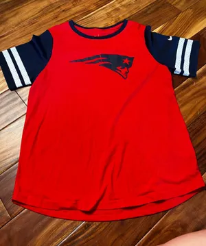 Women’s Nike New England patriots shirt. Size xl thumbnail 1