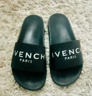 Givenchy thumbnail 2