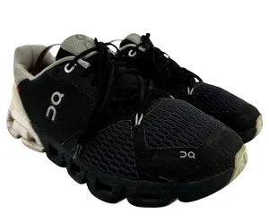 ON Cloudflyer 4 Road Running Shoes CloudTec Athletic Lace Up Black White 8 thumbnail 2