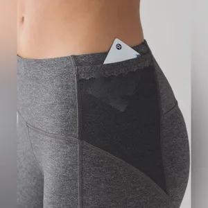 Lululemon Free Runner Crop Heathered Black Gray Women’s Size 8 thumbnail 3