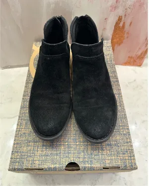 Born Brie Black Distressed Suede‎ Leather Ankle Booties Side Cutout 6.5M Western thumbnail 1
