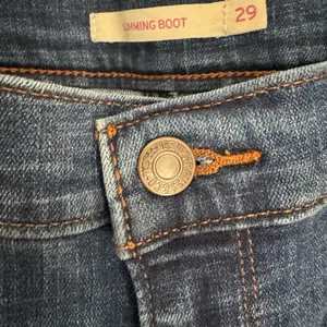 Levi’s slimming boot Women's Dark Blue Denim Jeans 29 W thumbnail 2