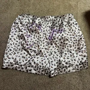 Boohoo Leopard Print Satin Pajama Shorts Women US 16 Tan Black Animal Sleepwear thumbnail 6