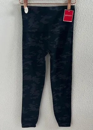 NWT SPANX Look at Me Now LAMN Legging Black Camo Medium thumbnail 1