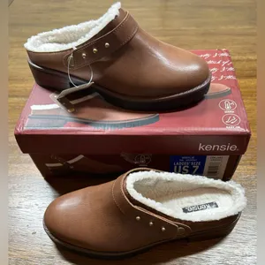 Kensie Size 7 Wrylie Tan Lined Metallic Stud Detailing Clogs thumbnail 1