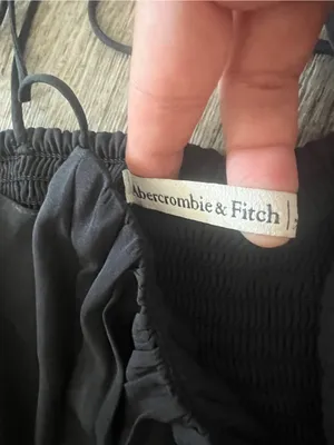 Abercrombie Black Tie-Shoulder Ruched Crop Top thumbnail 8