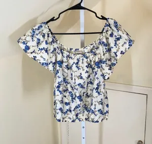 A New Day NWT Women's Cream Blue Floral Flutter Sleeve Blouse Size L thumbnail 1
