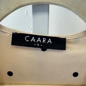 CAARA Polka Dot Satin Long Sleeve Blouse Cream Black Size Small Tunic Side Slit thumbnail 7