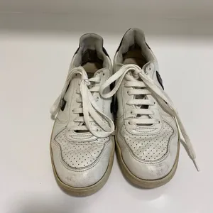 Veja V-10 Sneakers white and black women’s size 7‎ thumbnail 3