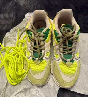 Lacoste x yellow trainers #sneakers #collab Pre-owned used once thumbnail 1