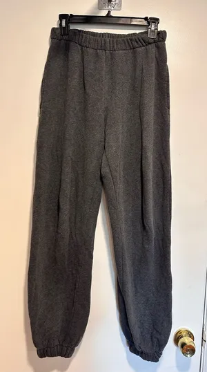 Brandy Melville Rosa sweatpants Sz:OS charcoal gray elastic waist/cuffs pockets. thumbnail 1