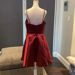 Women’s Burgundy Short Prom Party Dress NWT Medium thumbnail 4