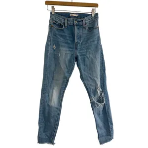 ✨Levi’s Wedgie Skinny Light Wash Button Fly Raw Hem Sz 26 Jeans✨ thumbnail 6