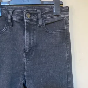American Eagle super hi rise black distressed ripped skinny jeans thumbnail 3