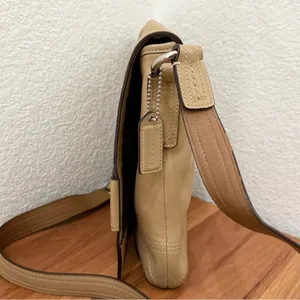 Vintage COACH 8A07 Soho Flap Butter Beige Soft Leather Messenger Shoulder Bag thumbnail 2