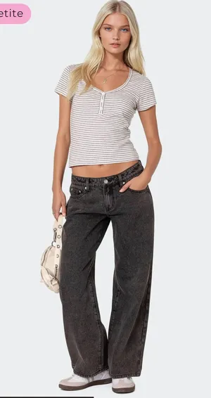 Edikted Petite Low-Rise Jeans thumbnail 1