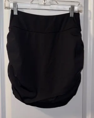 Classic Black Women’s High Waisted Skirt - Sleek Ruched Design Size: M thumbnail 1