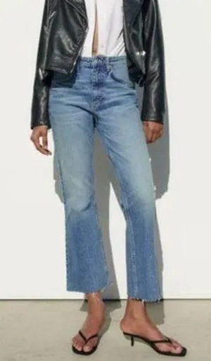 ZARA Women's Mid-Rise Cropped Flared Denim Frayed Hem Jeans Size 4 NEW thumbnail 1