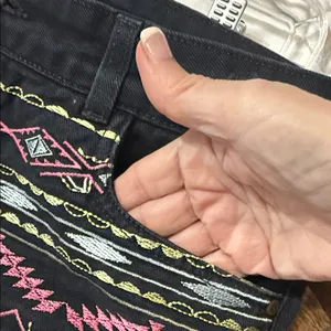 POOL JEANS Colors Black Jean Shorts Multicolor Embroidery Boho Festival Size 8 thumbnail 7