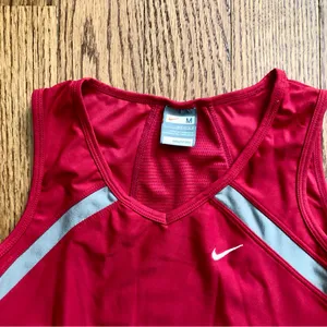 Nike Athletic V-Neck Activewear Y2K Red Tank Contrast Gray Trim Women’s Size M thumbnail 3