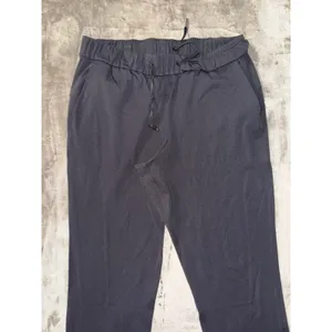 Lululemon Women's On The Fly Pants Black Mid Rise Travel Casual Size 8 thumbnail 2