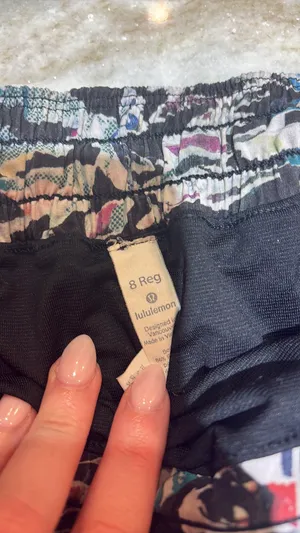 Lululemon Hotty Hot Shorts 2.5" thumbnail 3