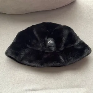 Alo Yoga Faux Fur Bucket Hat Black S/M thumbnail 3