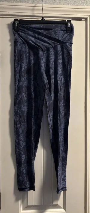 OFFLINE by Aerie Leggings Womens Large Navy Blue Snakeskin Real Me Crossover 7/8 thumbnail 1