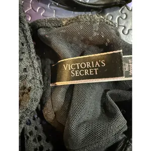 Victoria's Secret Black Lace‎ Bralette V-Neck Cage Strap Scalloped Eyelet Size M thumbnail 5