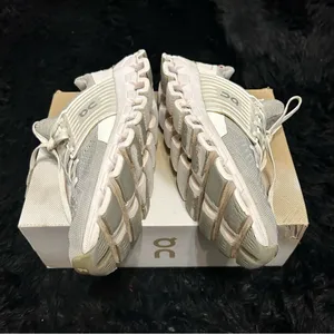 ON CLOUDSWIFT gray white running athletic training lace up shoes sneakers sz 8.5 thumbnail 7