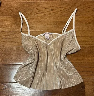 NWOT Victoria’s secret gold shimmer crop spaghetti strap tank top XS thumbnail 3