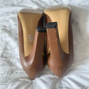 Gucci | Brown Leather Heeled Pumps with GG Buckle 38 thumbnail 6