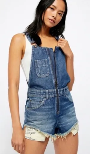 We The Free Denim Shortalls 4 Blue Zip Front Raw Hem‎ Distressed Overalls thumbnail 1