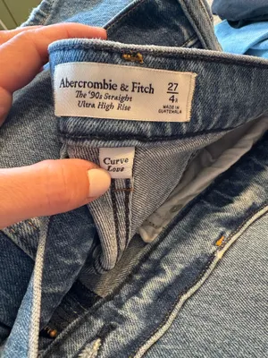 Abercrombie & Fitch 90’s Straight Ultra High Rise Jean thumbnail 4