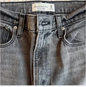 Abercrombie & Fitch The 90s Straight Ultra High Rise Jeans thumbnail 4