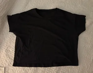 Lululemon Cropped workout tee thumbnail 1